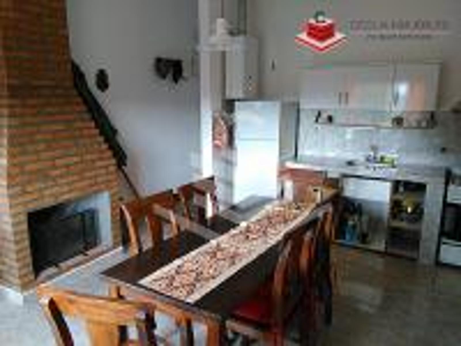 Nºref 911 -Hermosa Casa con pileta a 100 mtrs aprox del Rio Mallin en P.Siquiman — foto 8