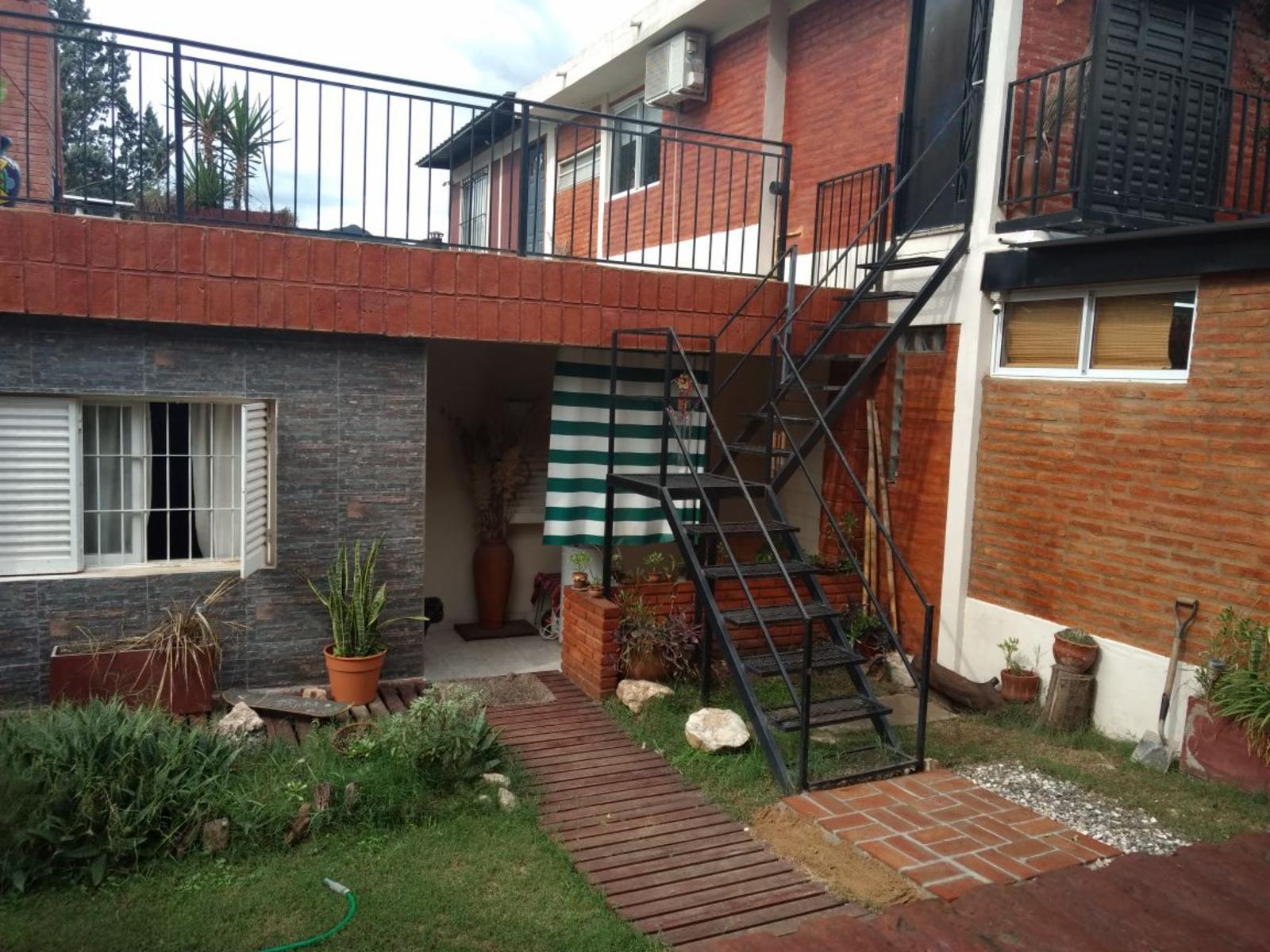 Nºref: 957 -Casa más 2 Departamentos con pileta en Bialet Massé.