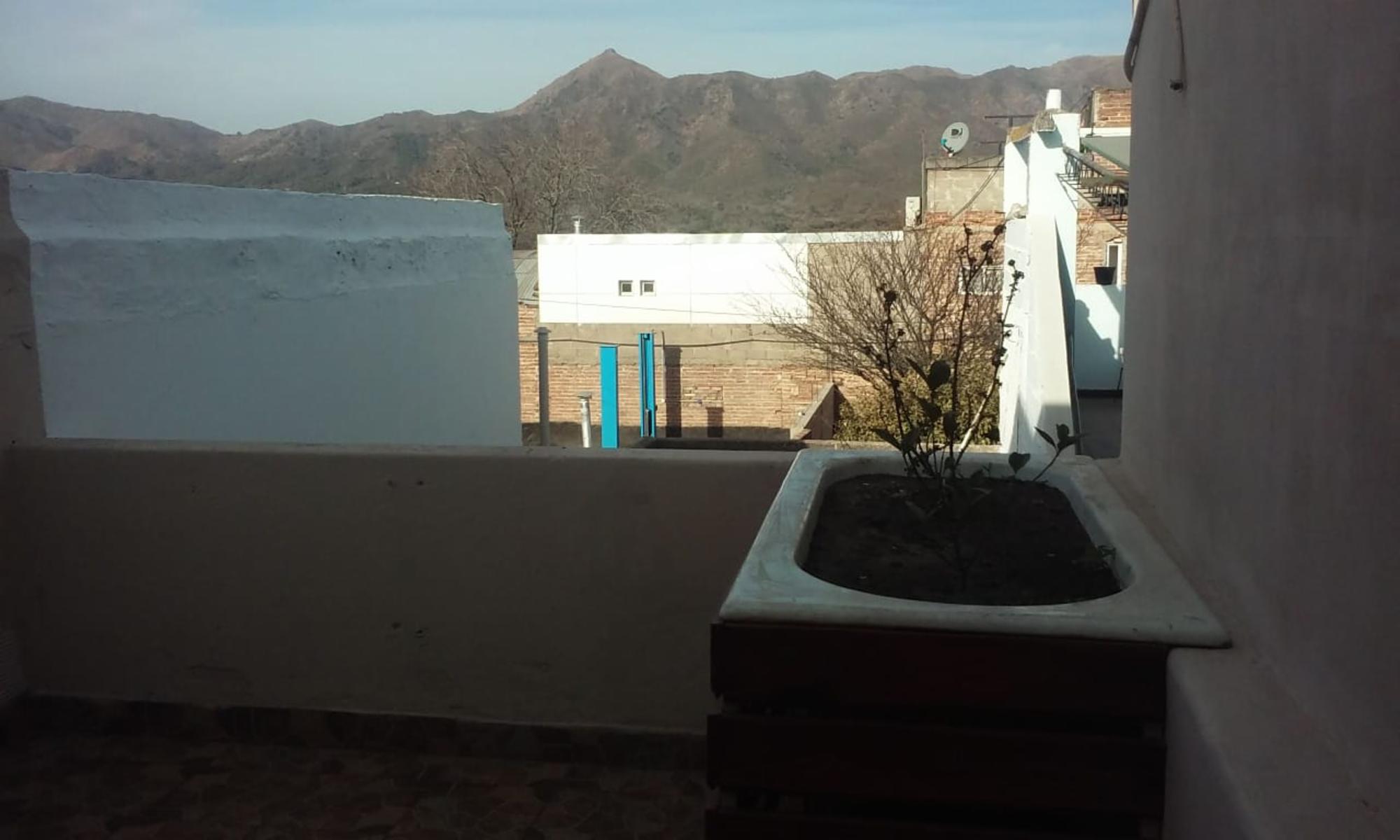 Nºref: 997 -Hermosa Propiedad de 2 plantas en el centro de Cosquín. — foto 12