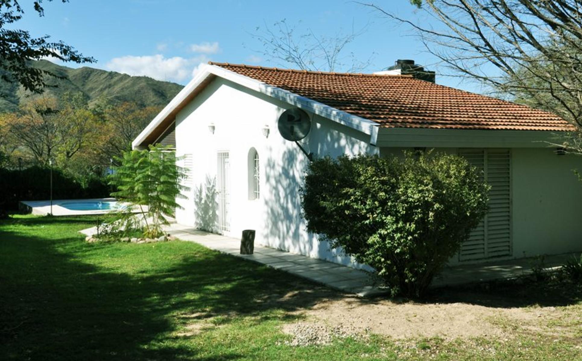 Ref 1070 – Hermoso Chalet con pileta en Bialet Massé (Bº Mirador del Lago) — foto 2