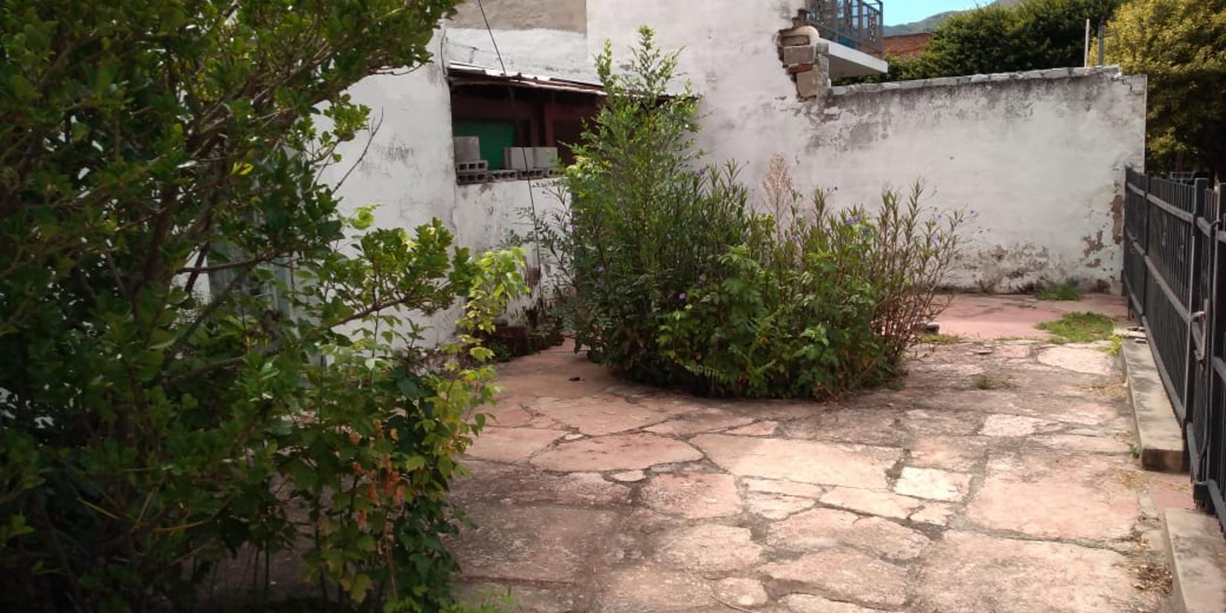 Nºref : 1124 -CASA CON DETALLES A RE FACCIONAR EN LA ZONA CÉNTRICA DE COSQUÍN. — foto 2