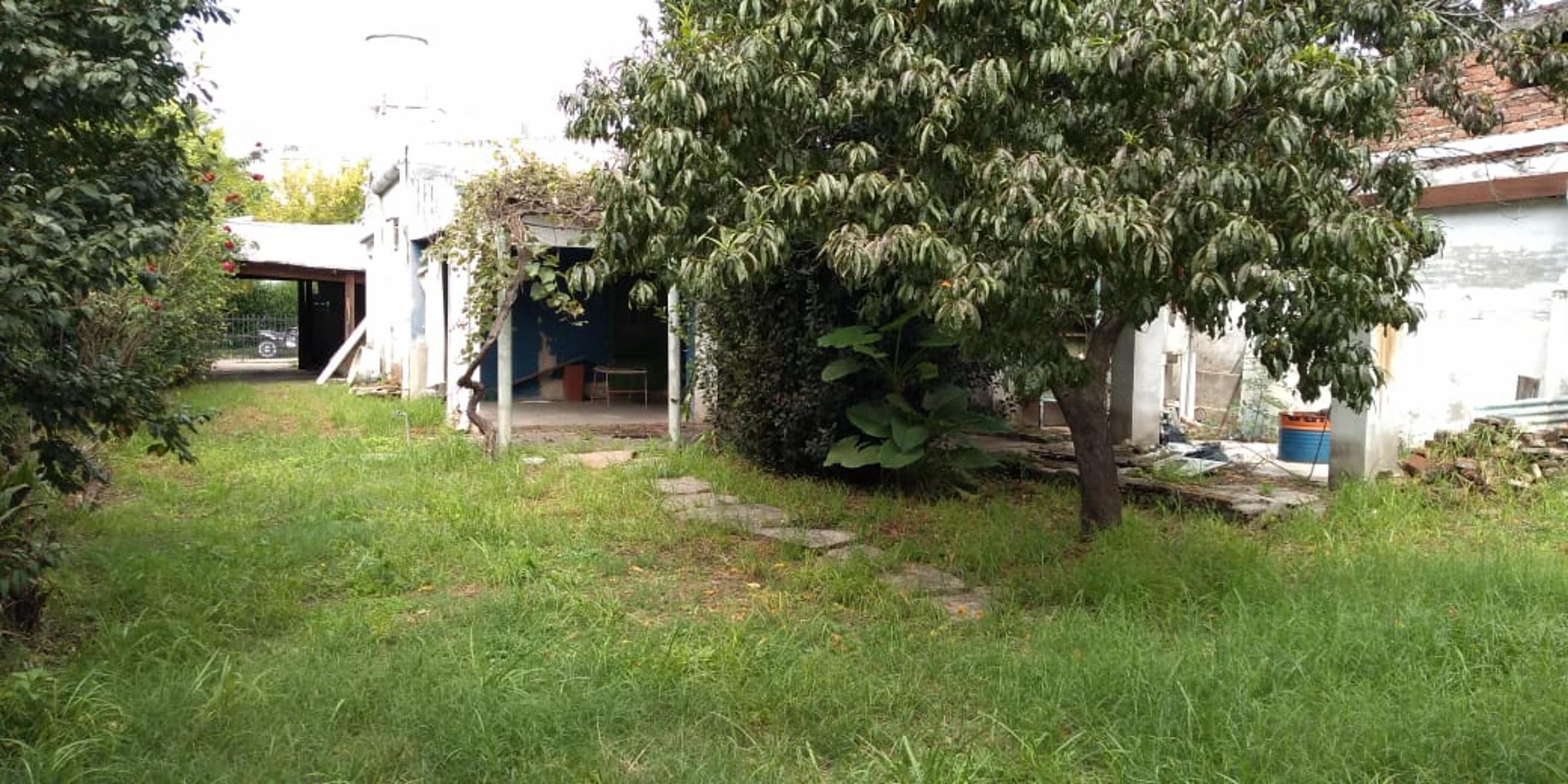 Nºref : 1124 -CASA CON DETALLES A RE FACCIONAR EN LA ZONA CÉNTRICA DE COSQUÍN. — foto 4