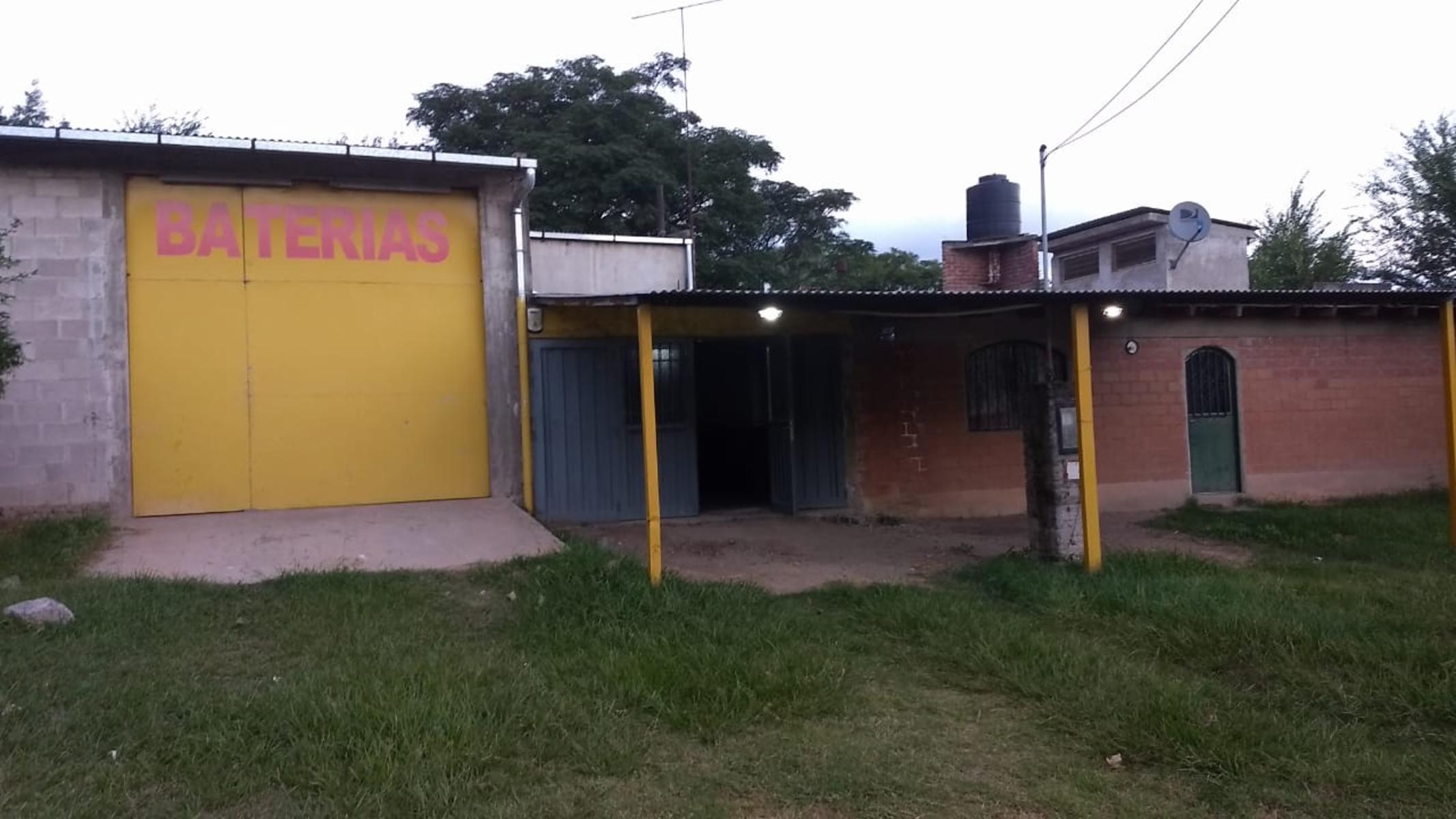 NºREF: 1116 – AMPLIO GALPÓN MAS CASA SOBRE RUTA E-55, EXCELENTE UBICACIÓN COMERCIAL