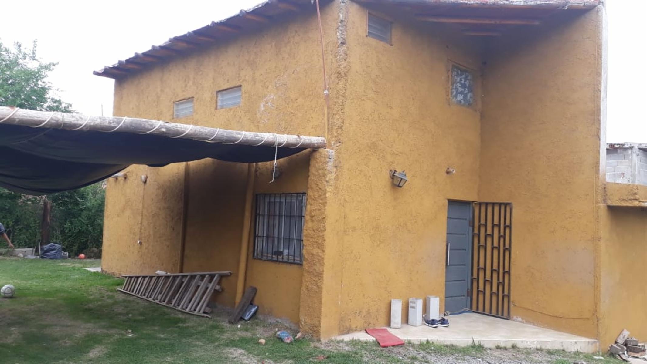 N°REF 1248- DOS PROPIEDADES SOBRE INCREÍBLE TERRENO DE 3300M2 UBICADO EN COSQUÍN A 150 M DE LA RUTA 38 Y A 8 CUADRAS DEL RIO COSQUIN.
