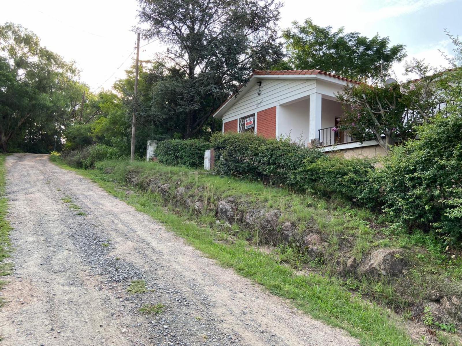 N°ref1288-CASA MAS MONOAMBIENTE EN SIQUIMAN a 100 ms DE LA BAJADA AL LAGO , CON INCREIBLE VISTA POSTAL AL LAGO Y A LAS SIERRAS DE CORDOBA.