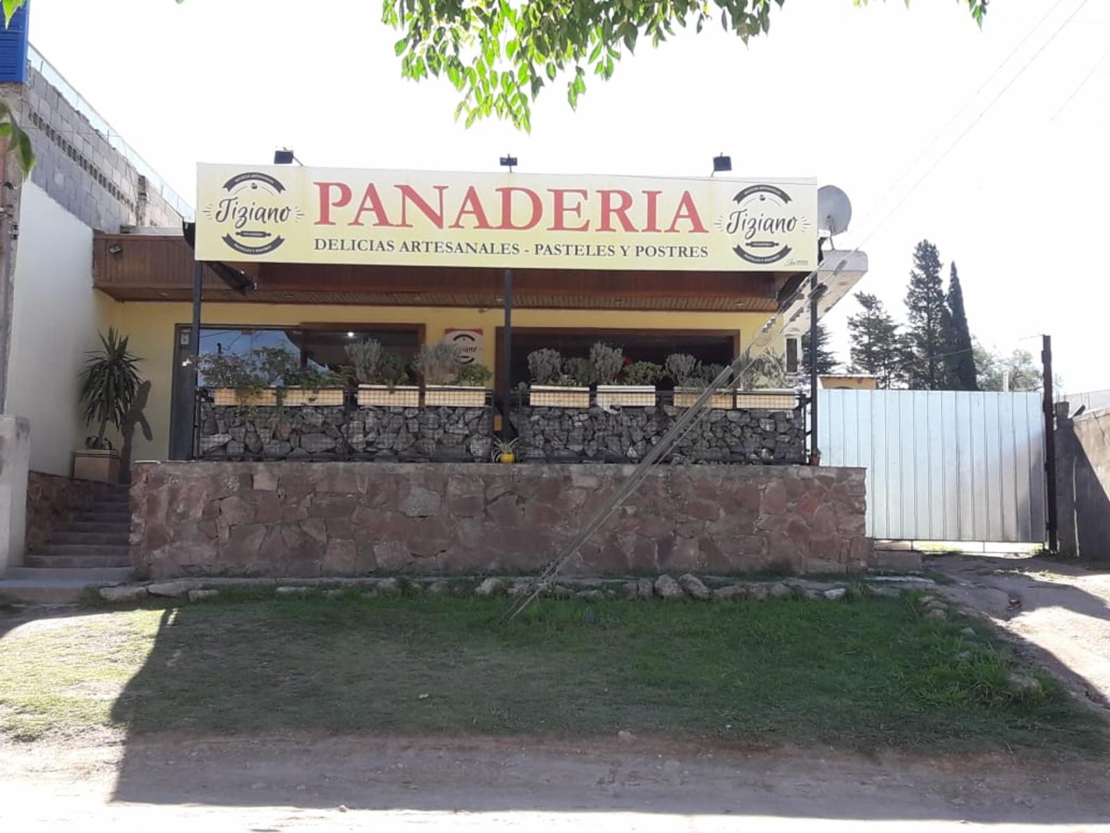 N° ref 1270- Casa más Local comercial sobre colectora de Ruta 38 en Bialet Masse
