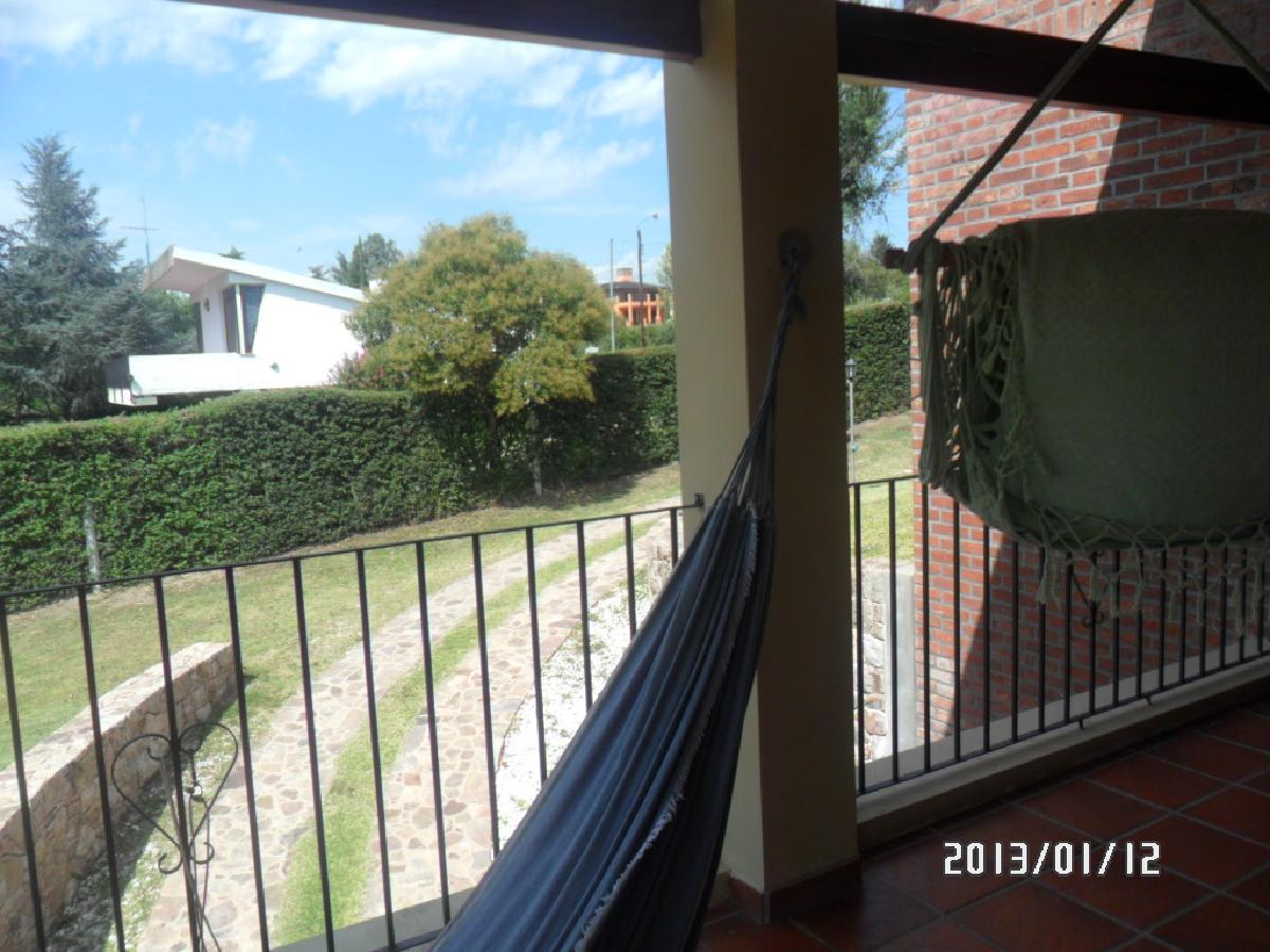 Nº DE REF. 81 HERMOSA CASA EN BIALET MASSE- BARRIO MIRADOR DEL LAGO — foto 2