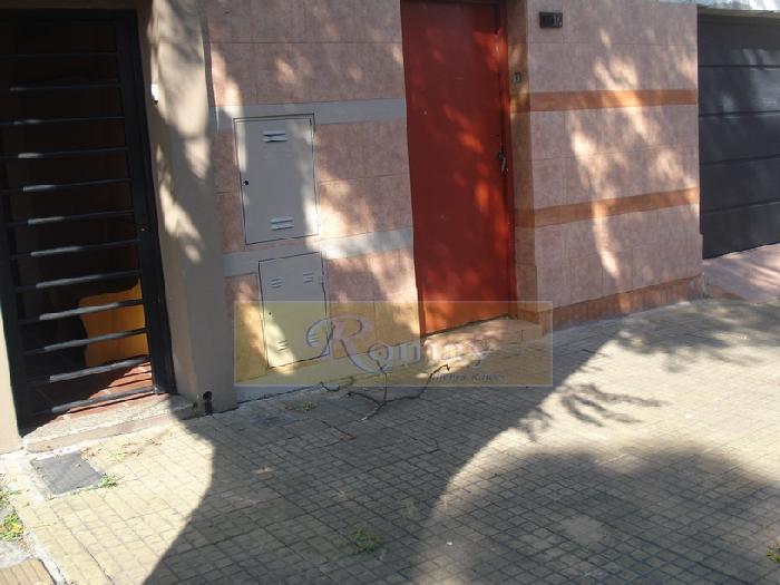Venta de Casa Lote propio
Distribución: 2 Ph: Uno de 3 amb. a nuevo y al fte. a reciclar — foto 4
