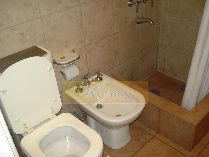 Venta de Casa Lote propio
Distribución: 2 Ph: Uno de 3 amb. a nuevo y al fte. a reciclar — foto 15