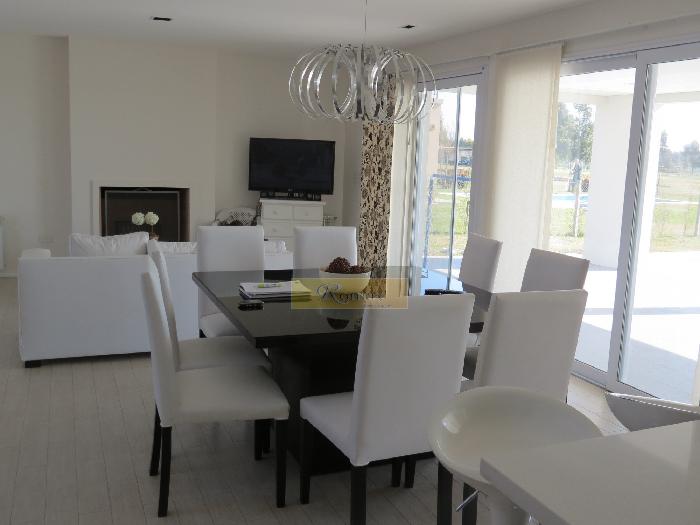 Excelente casa en 2 niveles 4 ambientes Piscina y Parque,
Haras del Sur, U$S410.000. - 4