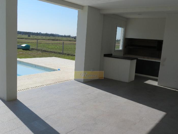 Excelente casa en 2 niveles 4 ambientes Piscina y Parque,
Haras del Sur, U$S410.000. - 7