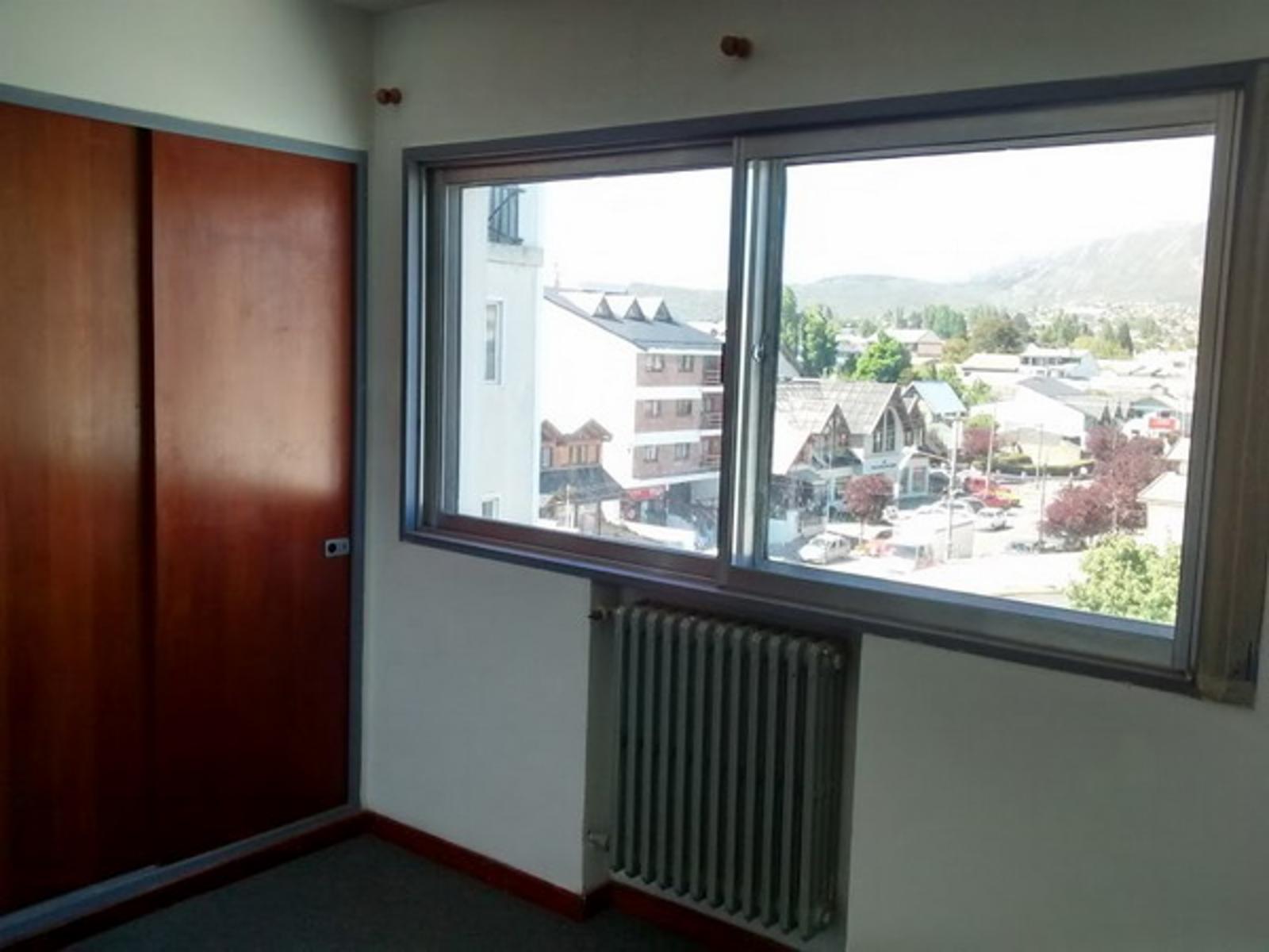 Amplio Departamento céntrico de 2 dormitorios con excelente vista al Lago — foto 7