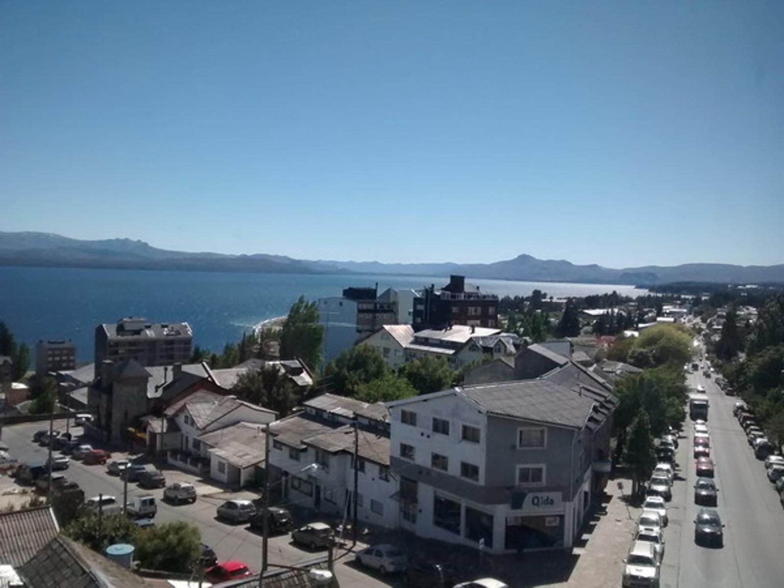Amplio Departamento céntrico de 2 dormitorios con excelente vista al Lago — foto 12