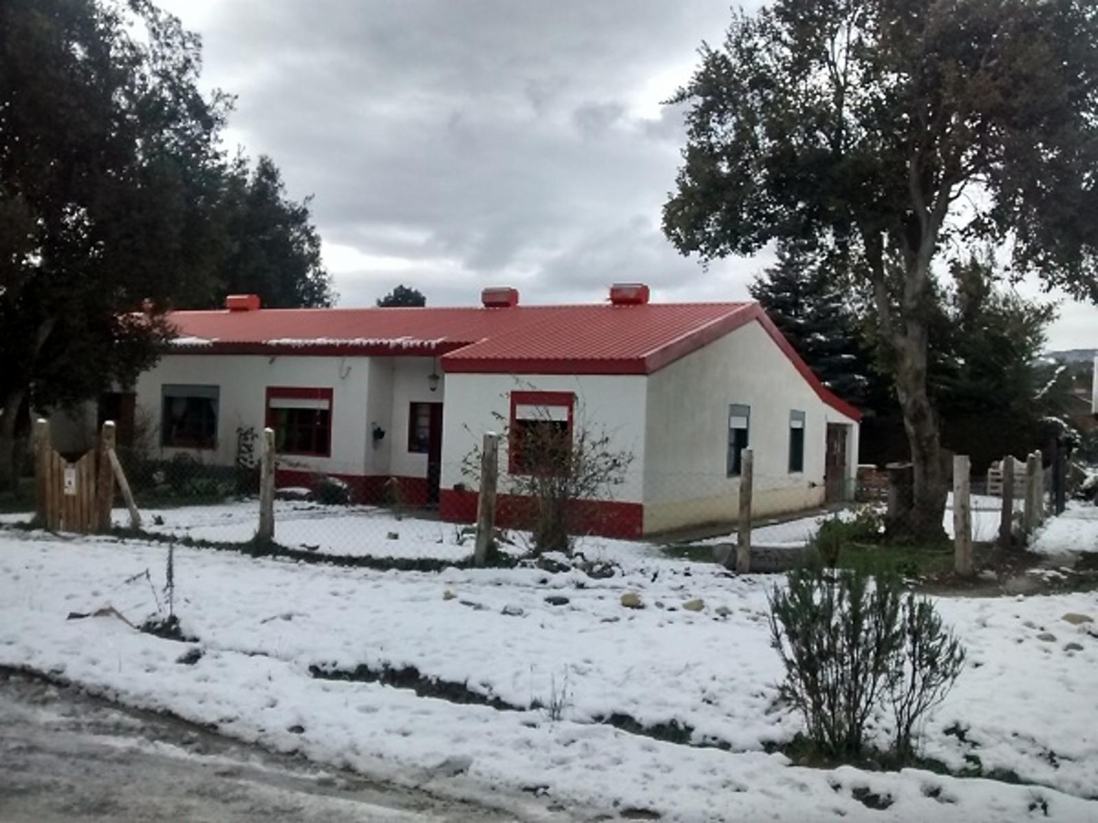 Vivienda de tres dormitorios en proximidad del Lago Moreno. Barrio Covibar — foto 4