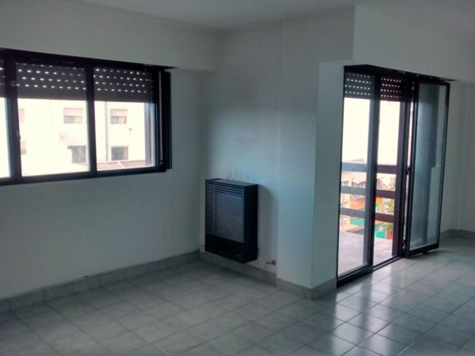 Departamento de 3 dormitorios y dos baños sobre Mitre, con vista al lago y cochera — foto 3