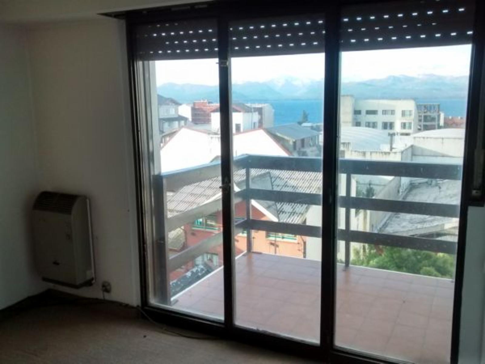 Departamento de 3 dormitorios y dos baños sobre Mitre, con vista al lago y cochera — foto 4