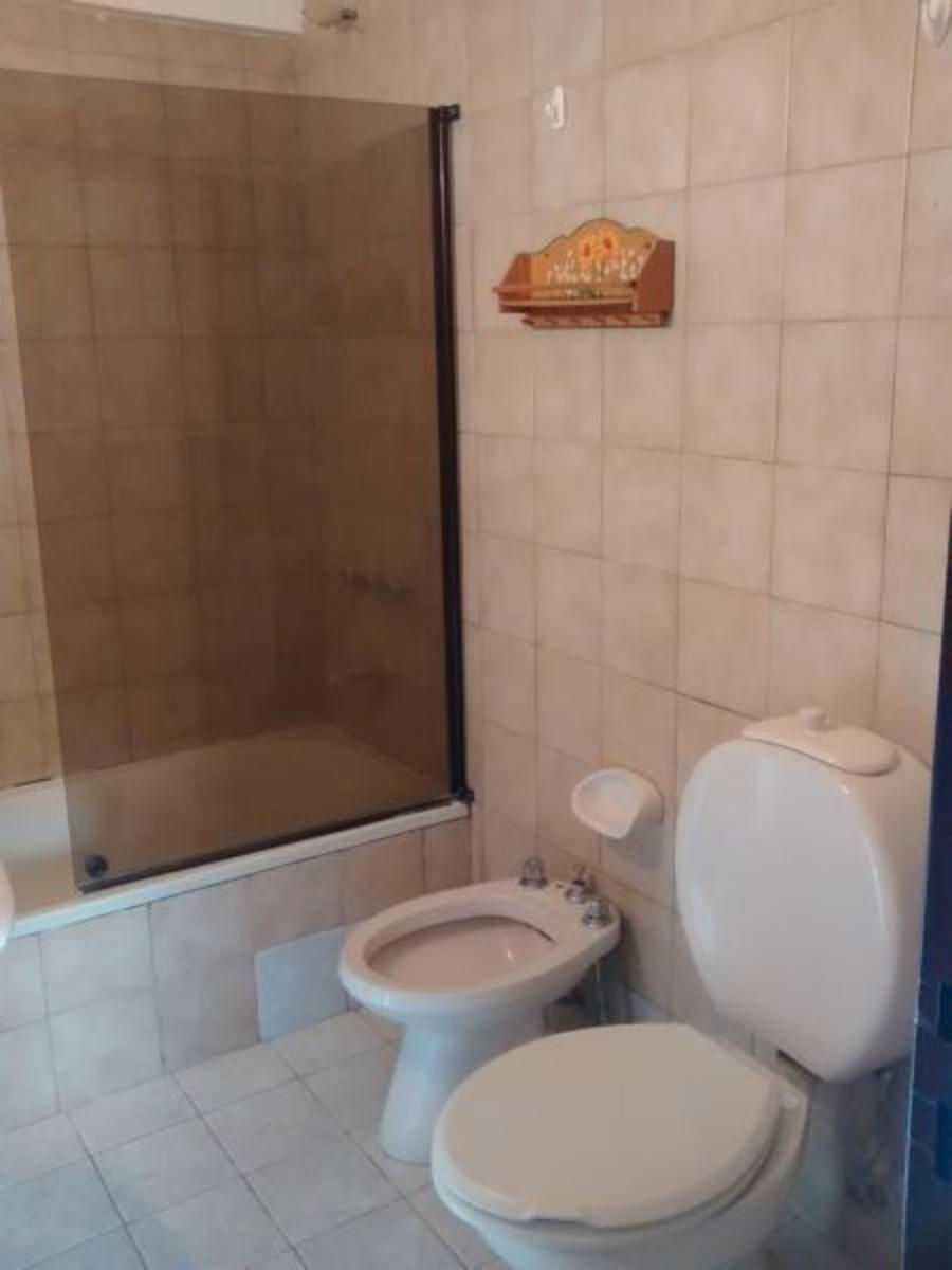 Departamento de 3 dormitorios y dos baños sobre Mitre, con vista al lago y cochera — foto 8