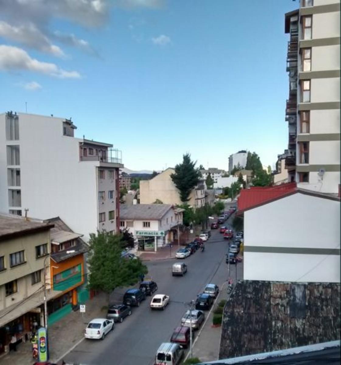 Departamento de 3 dormitorios y dos baños sobre Mitre, con vista al lago y cochera — foto 9