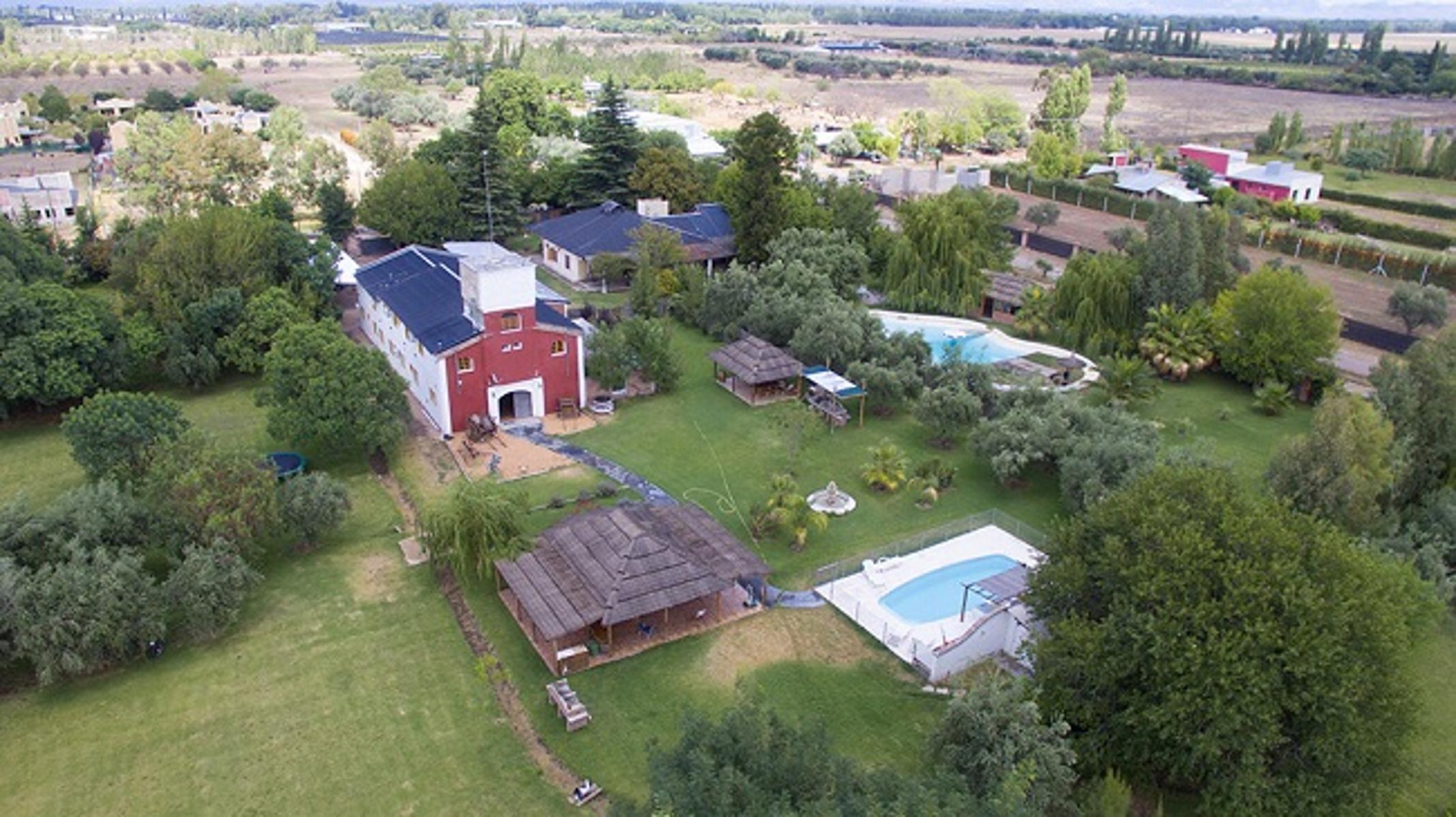 Exclusivo Apart Hotel –ex Bodega- en propiedad en San Rafael -Provincia de Mendoza- - 1
