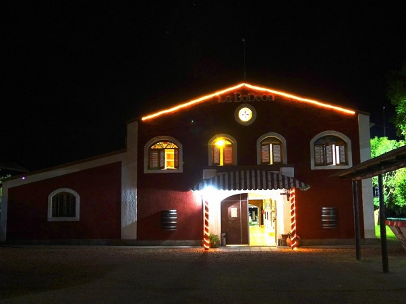 Exclusivo Apart Hotel –ex Bodega- en propiedad en San Rafael -Provincia de Mendoza - 6