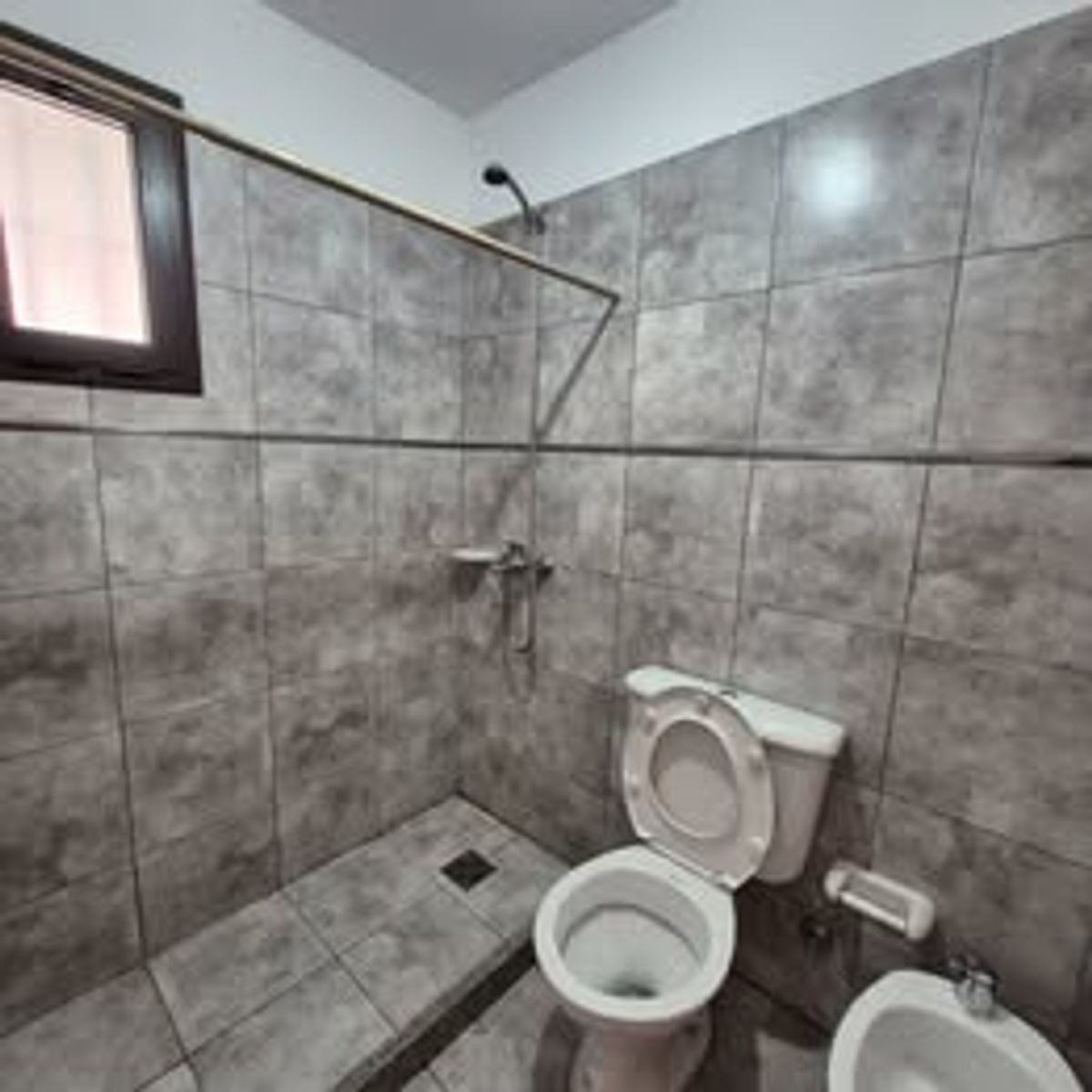 EXCELENTE DEPTO 1 DORM CON BALCON - A MIN DE NUEVOCENTRO SHOPPING - 25