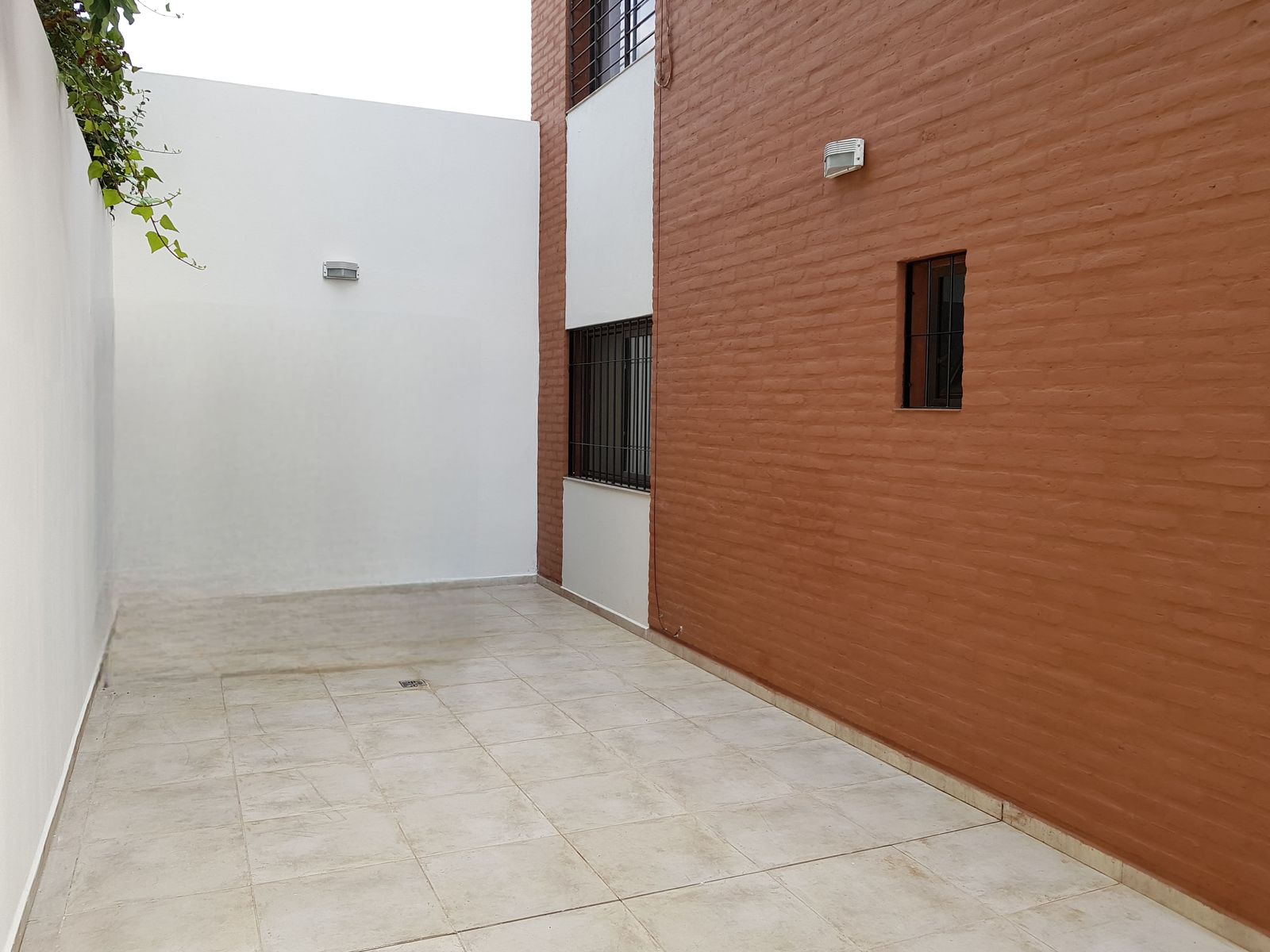 HERMOSO DEPTO MUY AMPLIO CON PATIO PROPIO DE 37 M2 ALTO ALBERDI — foto 5