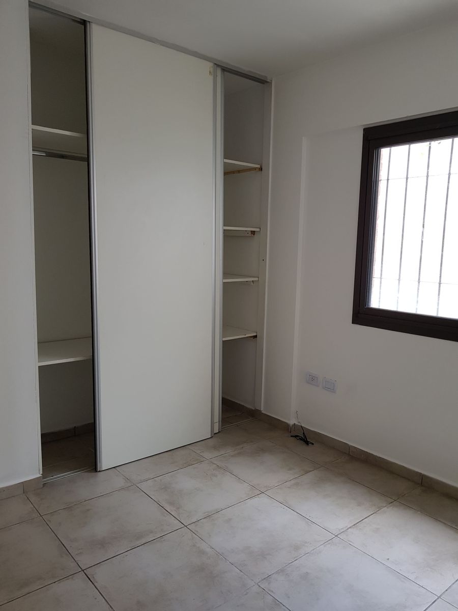 HERMOSO DEPTO MUY AMPLIO CON PATIO PROPIO DE 37 M2 ALTO ALBERDI — foto 6