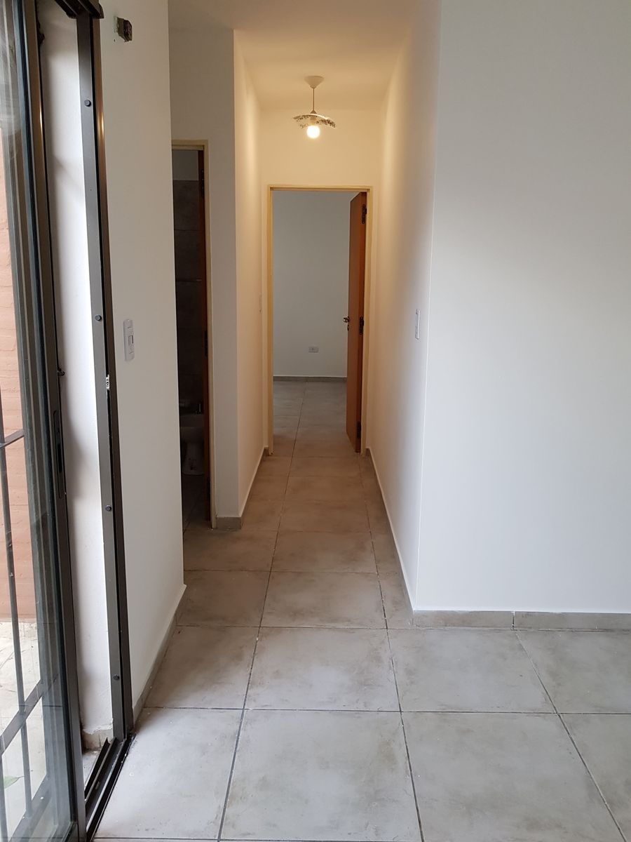 HERMOSO DEPTO MUY AMPLIO CON PATIO PROPIO DE 37 M2 ALTO ALBERDI — foto 7