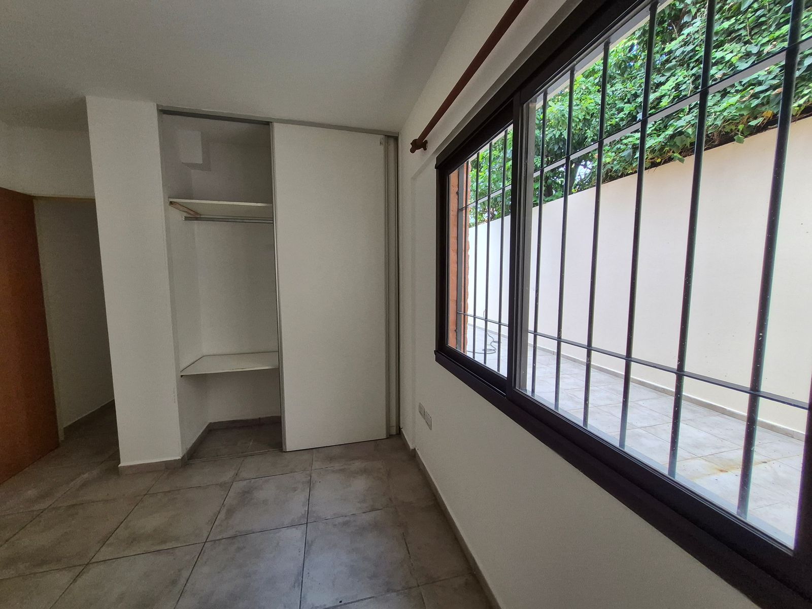 HERMOSO DEPTO MUY AMPLIO CON PATIO PROPIO DE 37 M2 ALTO ALBERDI — foto 10