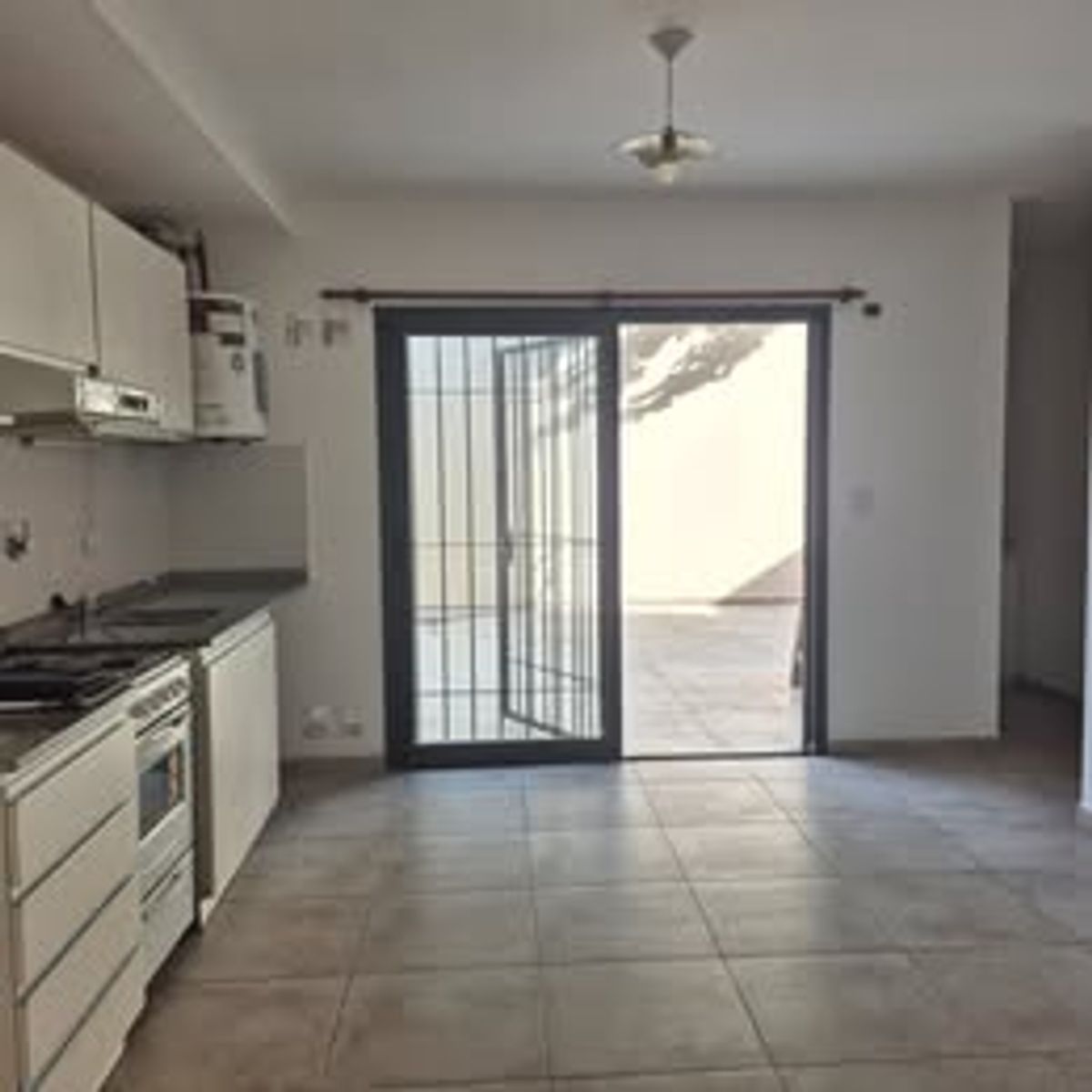 HERMOSO DEPTO MUY AMPLIO CON PATIO PROPIO DE 37 M2 ALTO ALBERDI — foto 12