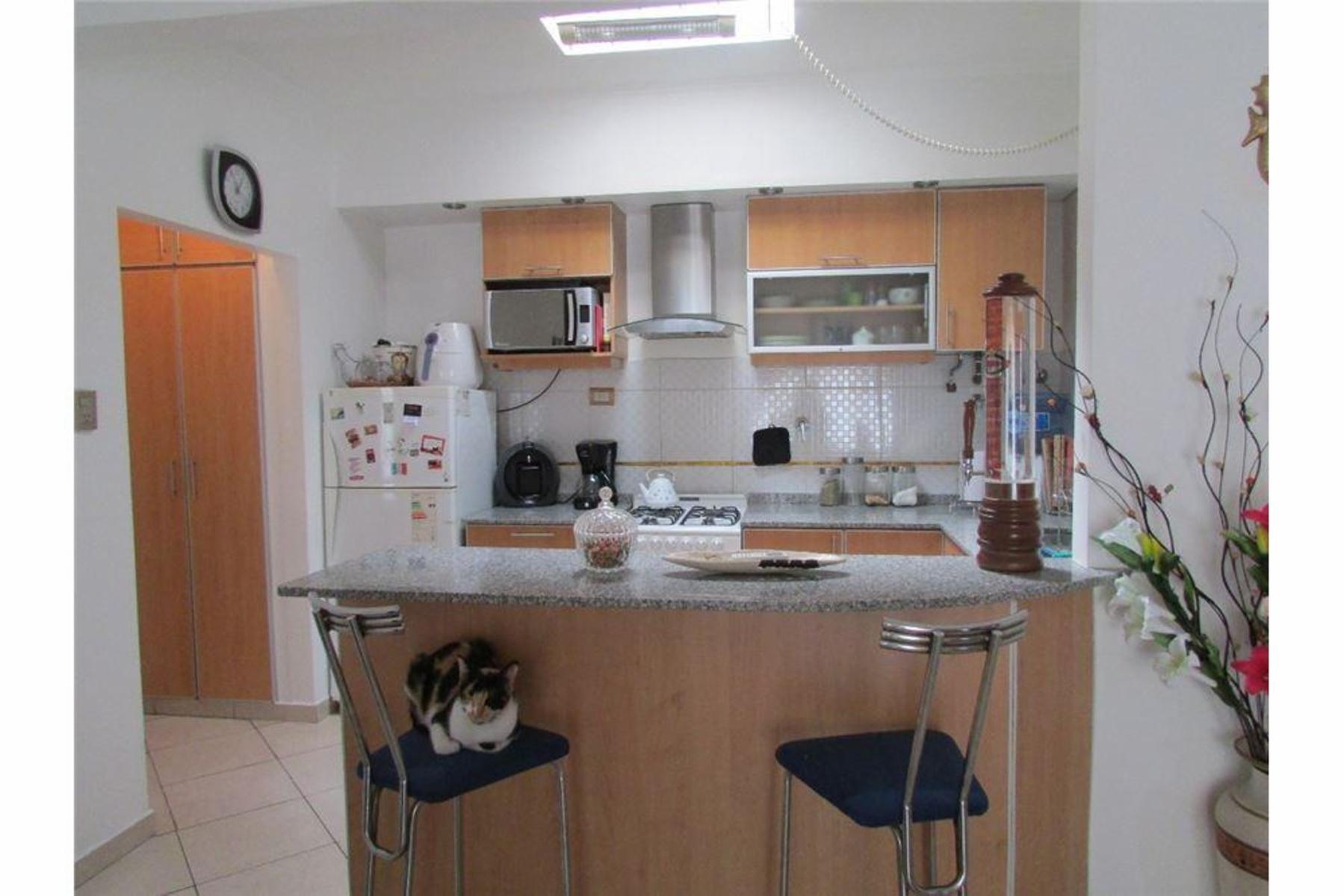 HERMOSO DEPARTAMENTO 4 AMBIENTES 1°PISO. LA TABLADA ESCUCHA OFERTAPERMUTA DEPARTAMENTO MENOR VALOR. APTO CREDITO BANCARIO — foto 2