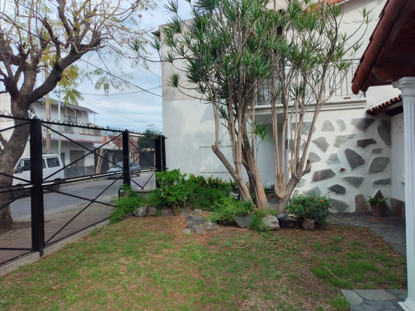 Vende chalet sobre 3 lotes 450 m2. Excelente para inversor — foto 8