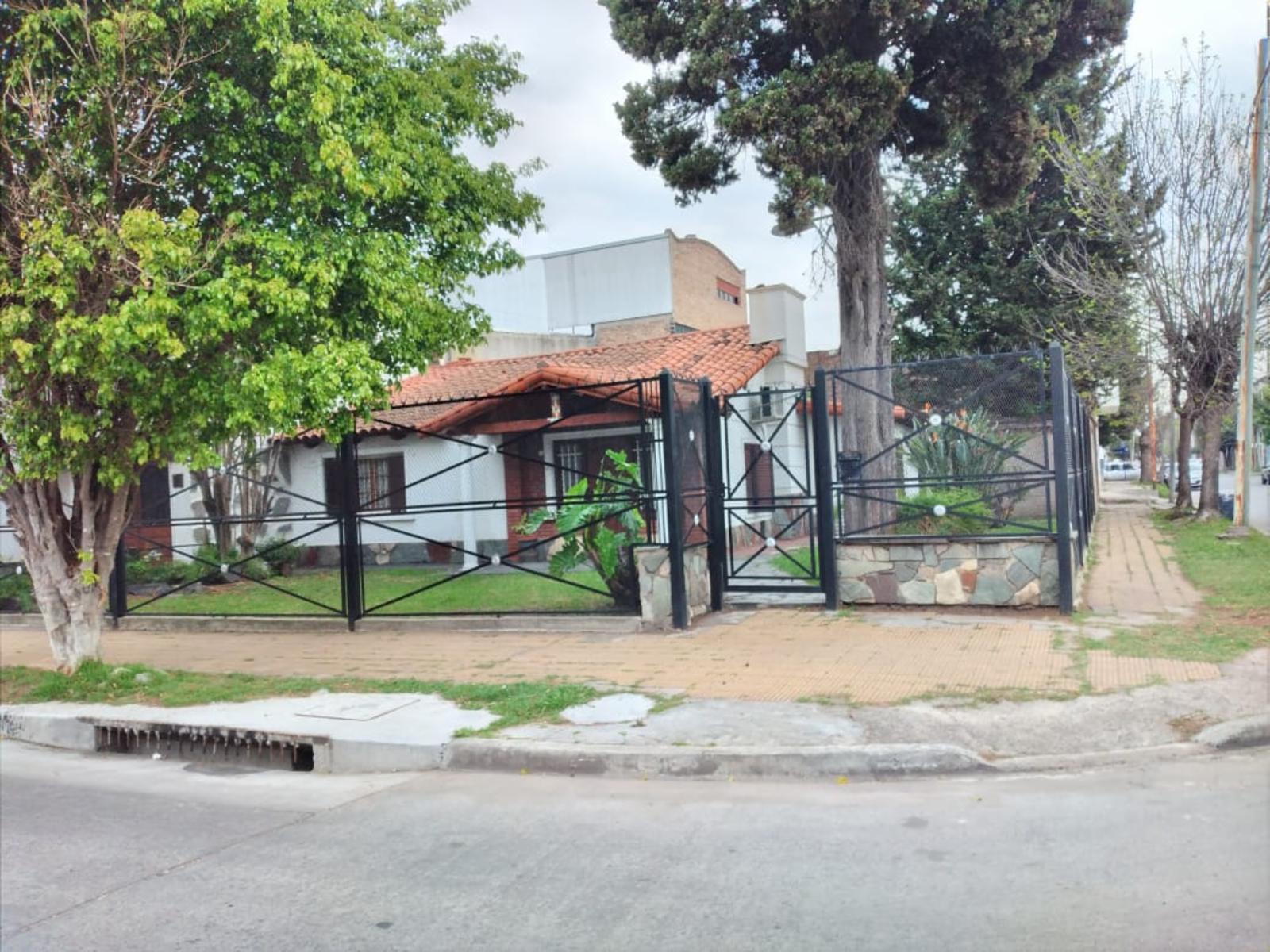 Vende chalet sobre 3 lotes 450 m2. Excelente para inversor — foto 12