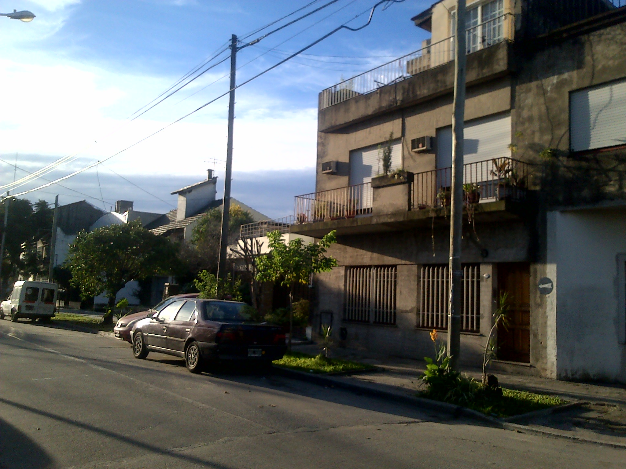 Venta casa 3 ambientes en 3 plantas Lomas del mirador — foto 2