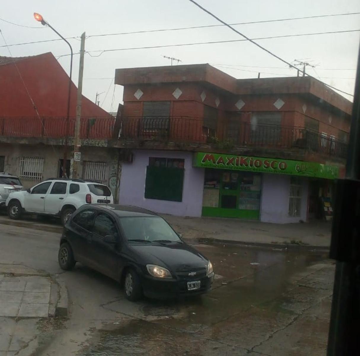 VENTA CASA MULTIFAMILIAR Y LOCALES