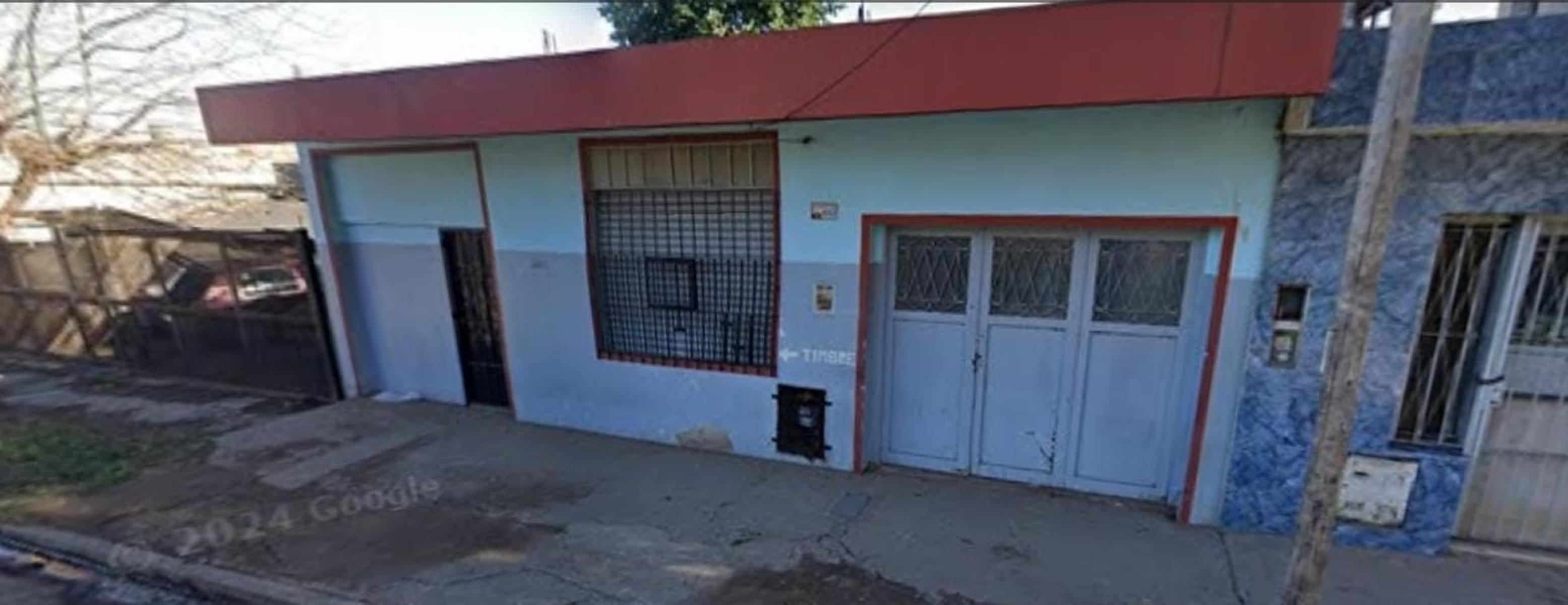 VENDE CASA 3 AMBIENTES CON LOCAL, LOTE 550 m2. ISIDRO CASANOVA