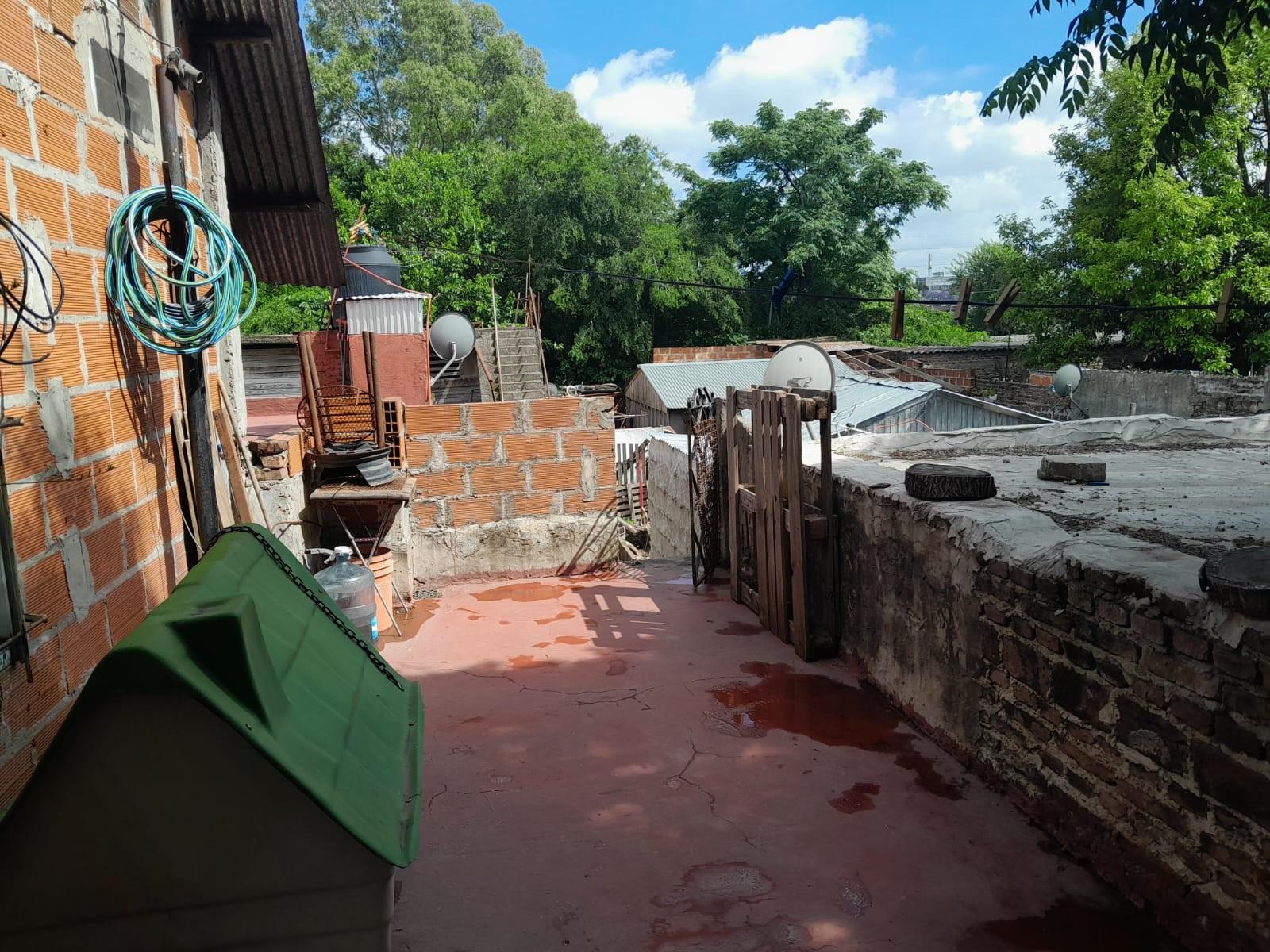 VENDE CASA MULTIFAMILIAR PARA 3 FAMILIAS, GALPON ISIDRO CASANOVA