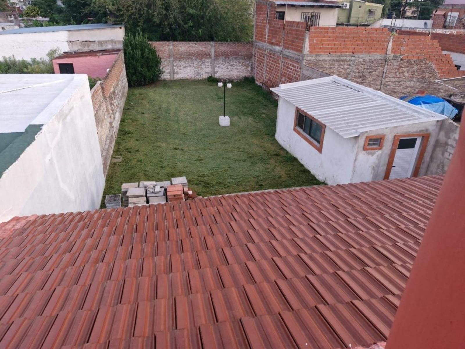 Vende Casa 5 Ambientes, Garage, Galpon, Fondo Libre — foto 2