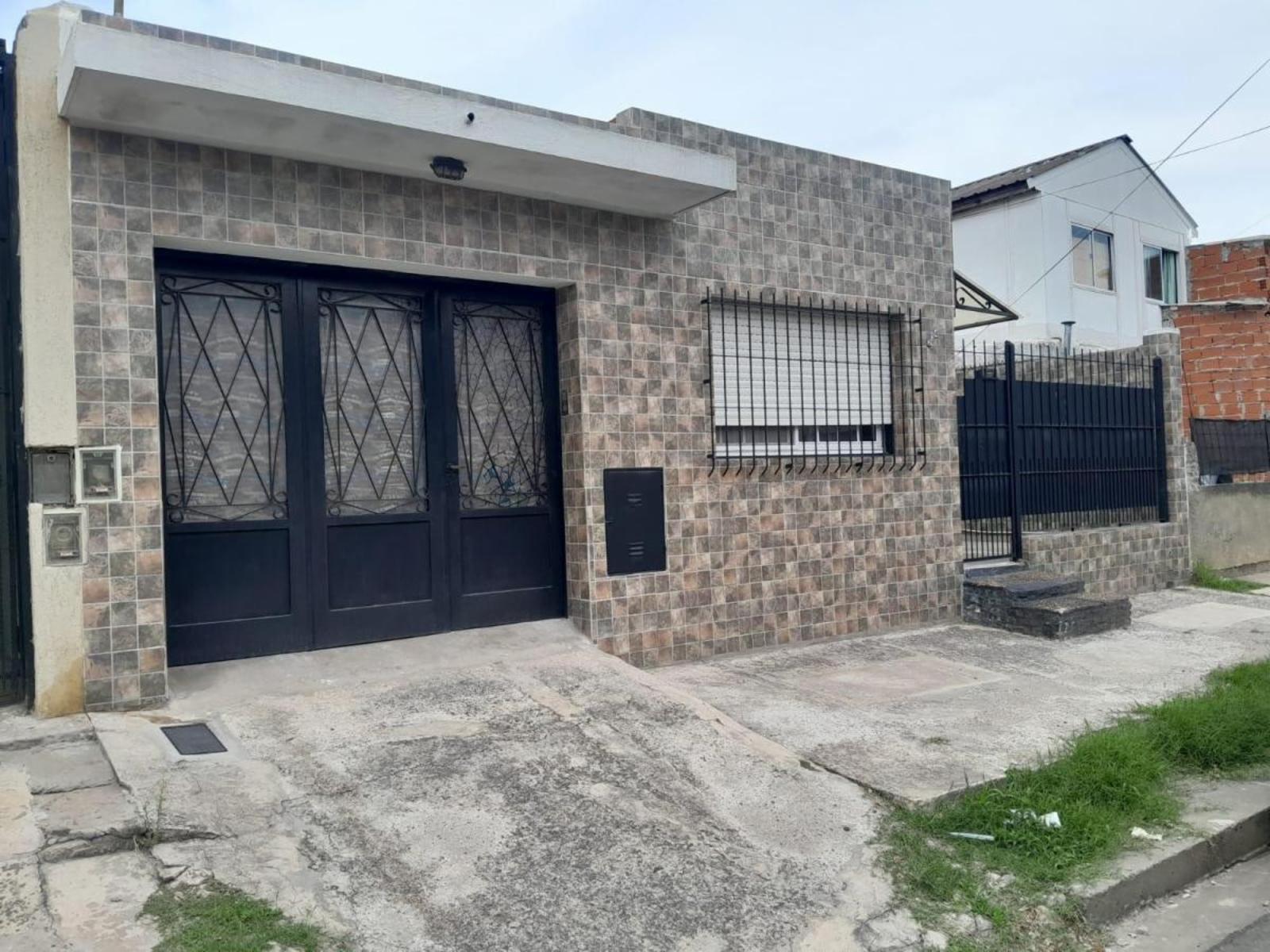 Vende Casa 5 Ambientes, Garage, Galpon, Fondo Libre — foto 8