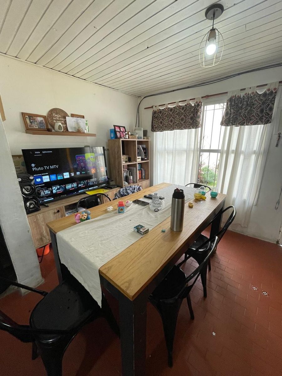 Venta casa 3 ambientes con Garaje. La Tablada