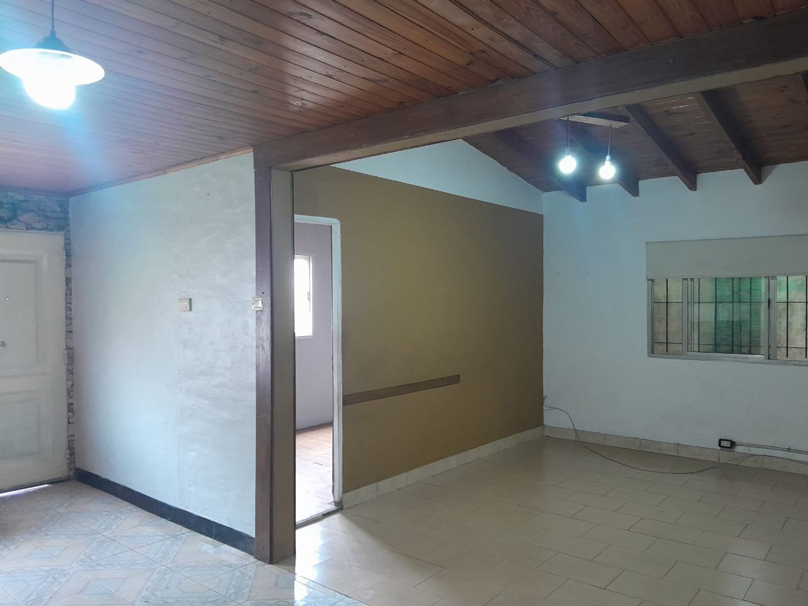 VENTA CASA 4 AMBIENTES Y DEPARTAMENTO. LA TABLADA
