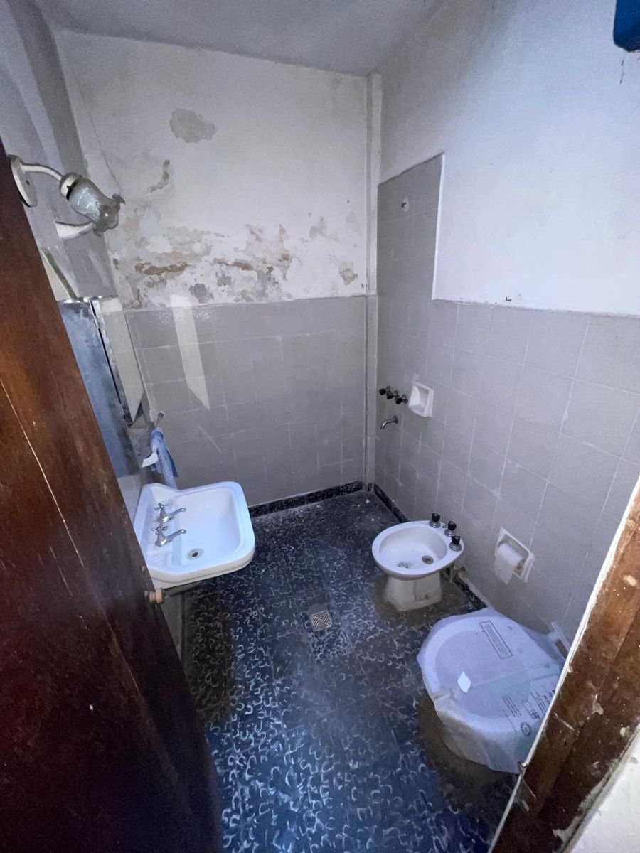 VENTA CASA AL FRENTE DOS AMBIENTES CON GARAJE Y PH AL FONDO DOS AMBIENTES CON PATIO Y ENTRADA INDEPENDIENTE. LA TABLADA - 4