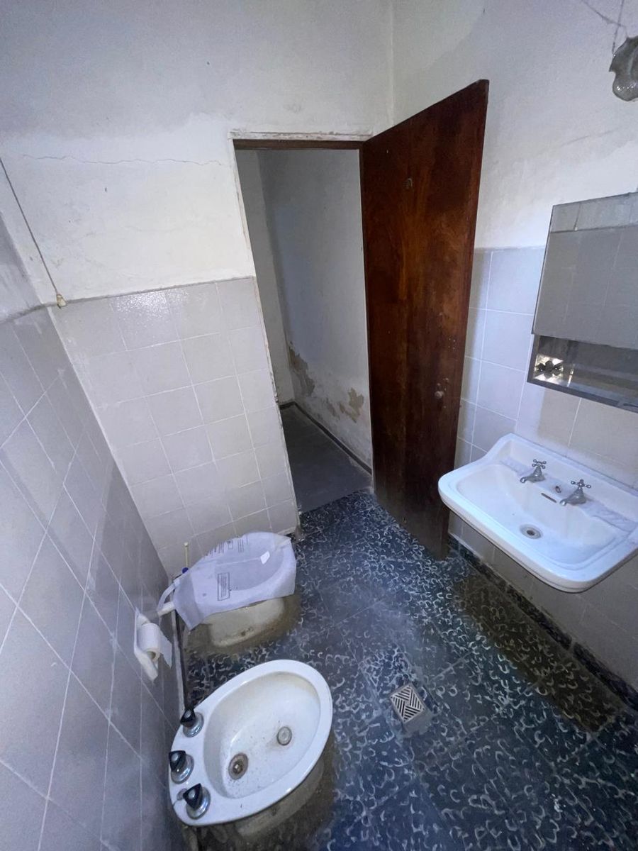 VENTA CASA AL FRENTE DOS AMBIENTES CON GARAJE Y PH AL FONDO DOS AMBIENTES CON PATIO Y ENTRADA INDEPENDIENTE. LA TABLADA - 7