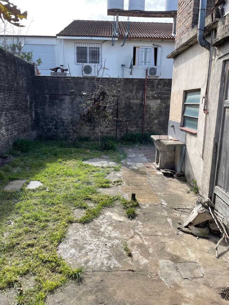 VENTA CASA AL FRENTE DOS AMBIENTES CON GARAJE Y PH AL FONDO DOS AMBIENTES CON PATIO Y ENTRADA INDEPENDIENTE. LA TABLADA - 12