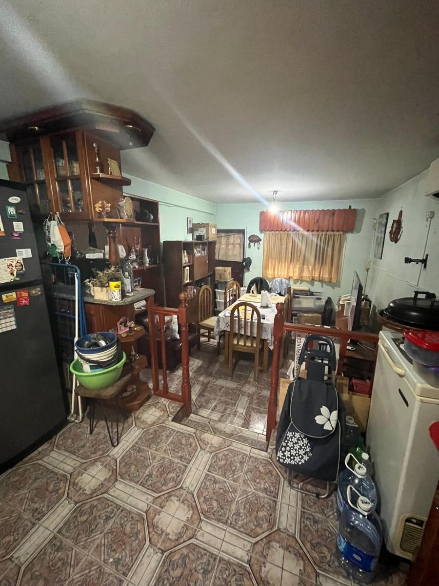 Vende casa 3 ambientes sobre lote de 200 m². Frente al paredon del Cementerio Armenio a metros de Av. Crovara - 15