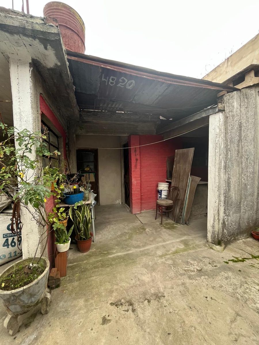 Vende casa 3 ambientes sobre lote de 200 m². Frente al paredon del Cementerio Armenio a metros de Av. Crovara - 16