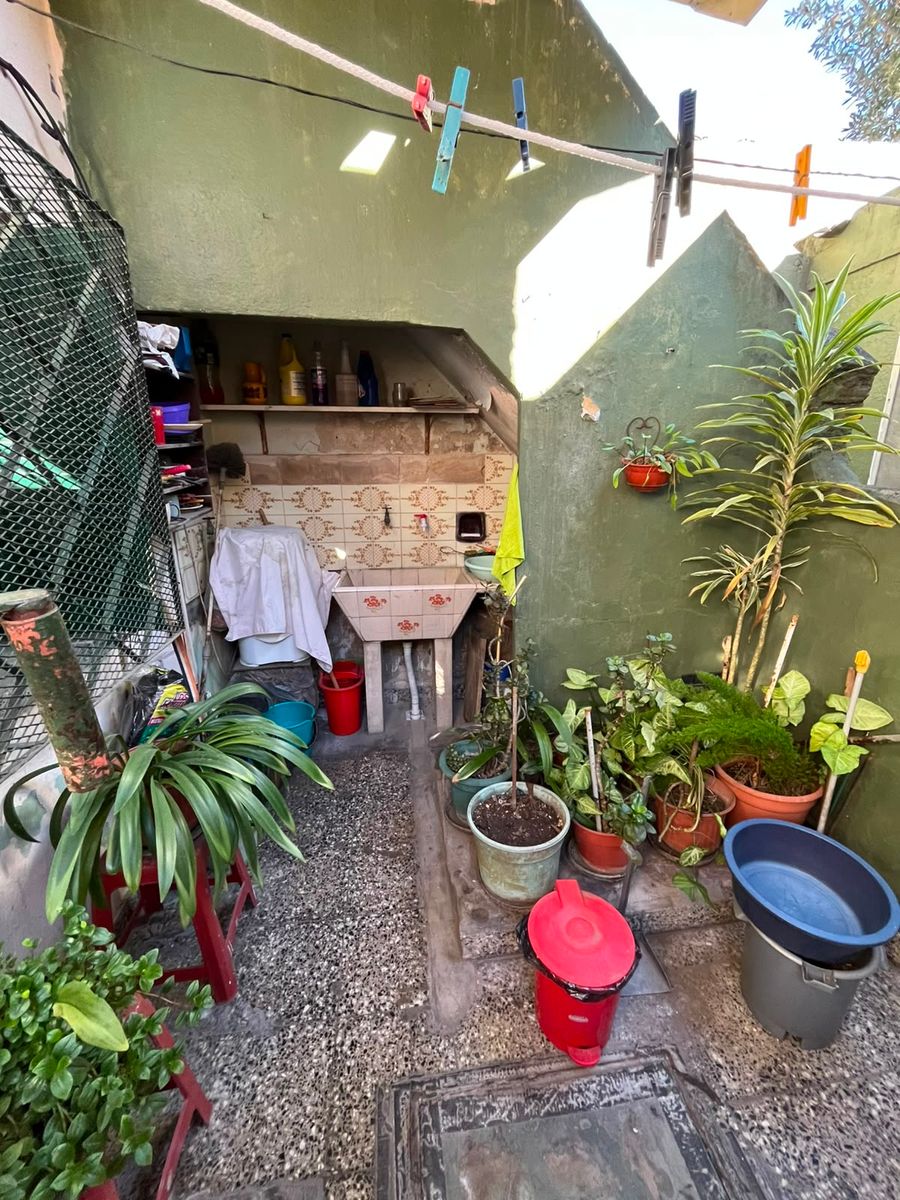 VENTA CASA 3 AMBIENTES CON GARAJE Y DEPARTAMENTO 3 AMBIENTES AL FONDO. LA TABLADA - 48