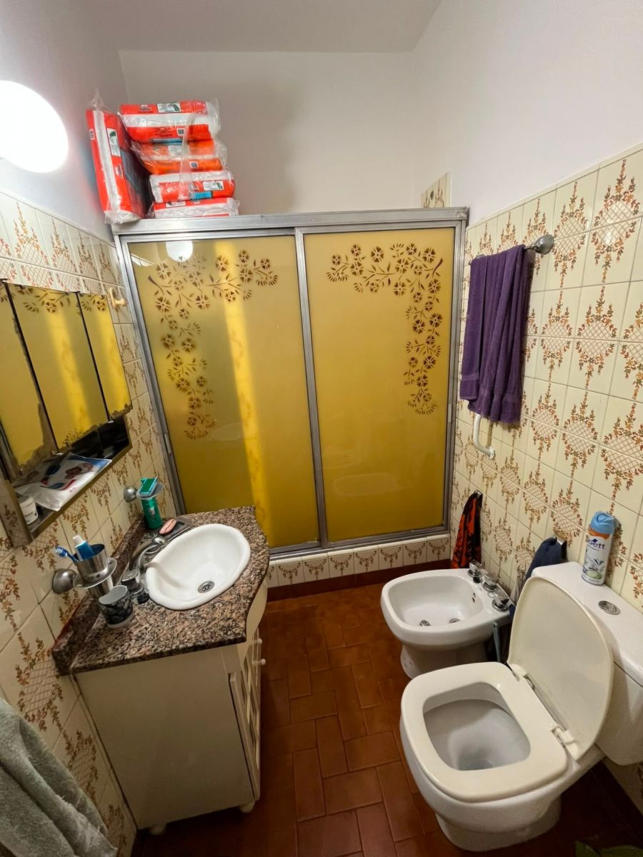 VENTA CASA 3 AMBIENTES CON GARAJE Y DEPARTAMENTO 3 AMBIENTES AL FONDO. LA TABLADA - 53