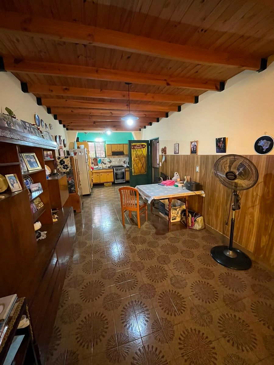 VENTA CASA 3 AMBIENTES CON GARAJE Y DEPARTAMENTO 3 AMBIENTES AL FONDO. LA TABLADA - 54