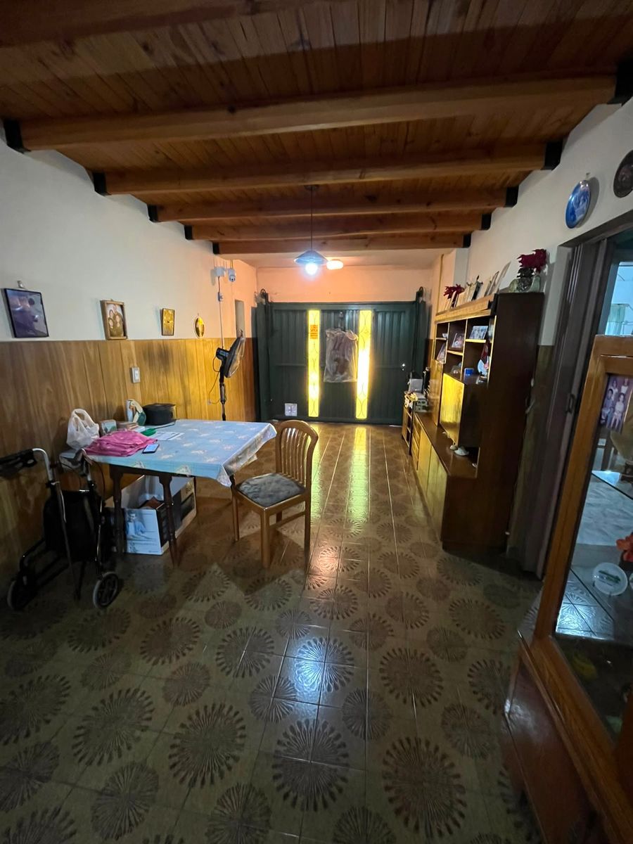 VENTA CASA 3 AMBIENTES CON GARAJE Y DEPARTAMENTO 3 AMBIENTES AL FONDO. LA TABLADA - 55